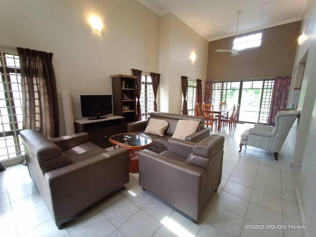 Villa With Private Swimming Pool Malacca Esterno foto