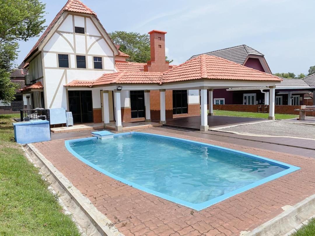 Villa With Private Swimming Pool Malacca Esterno foto