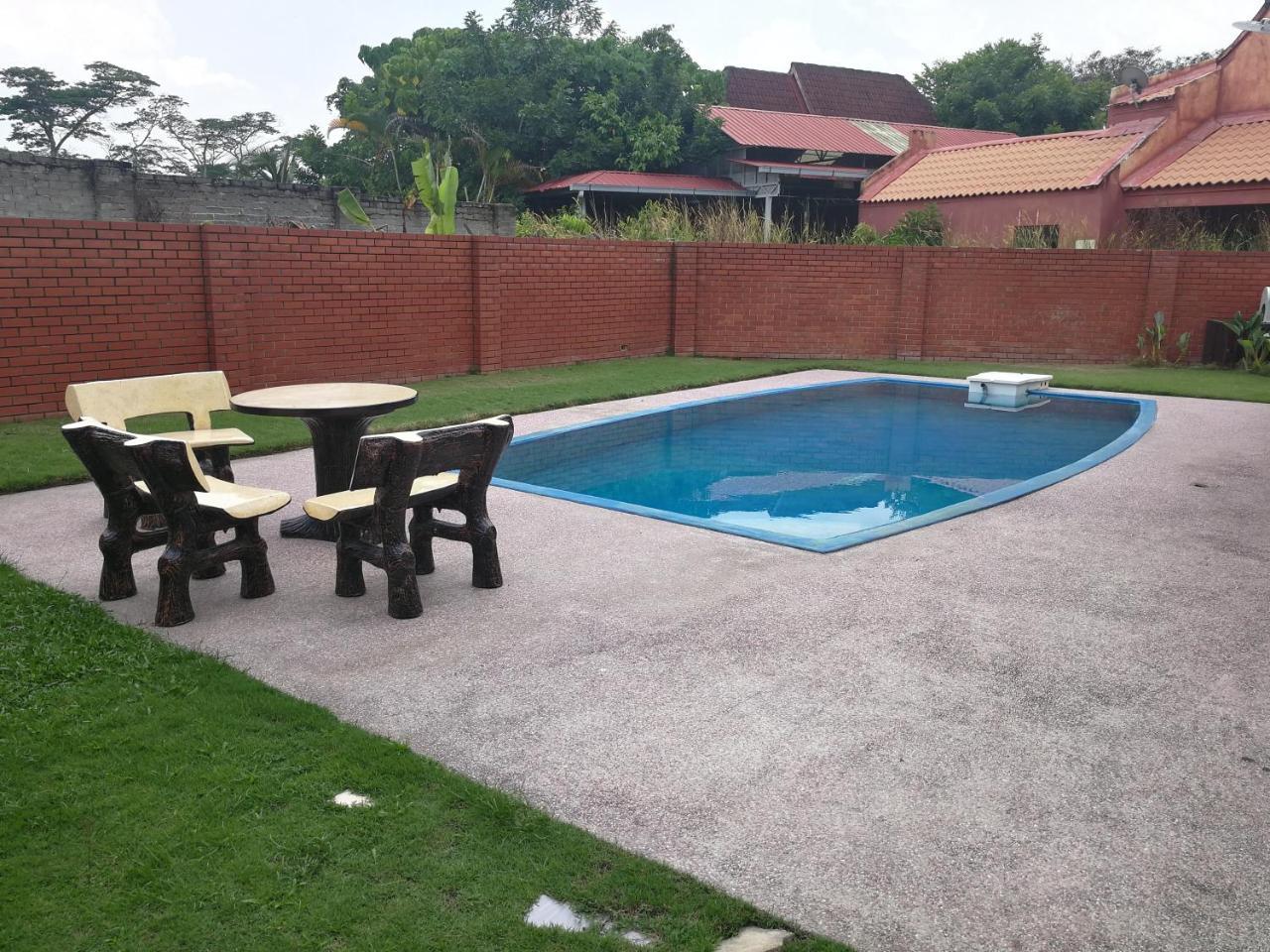 Villa With Private Swimming Pool Malacca Esterno foto